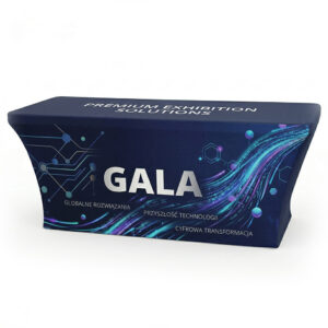 Przedstawienie elastycznego pokrowca na stół konferencyjny w kolorze ciemnego granatu. Na froncie widnieje duże, srebrne logo „GALA” oraz futurystyczna grafika przedstawiająca świetliste linie danych, sploty technologiczne i cyfrowe fale w odcieniach błękitu i fioletu. W tle białe, czyste studio.